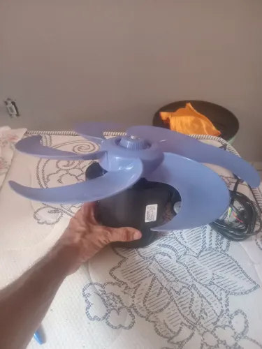 vendo ventilador de parede falta so o suporte meu zap *