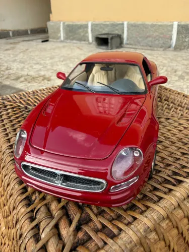 Miniatura Maserati 3200 GT 1998 Burago 1/18