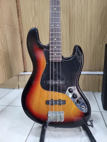 CONTRABAIXO SQUIER FENDER CUSTOMIZADO