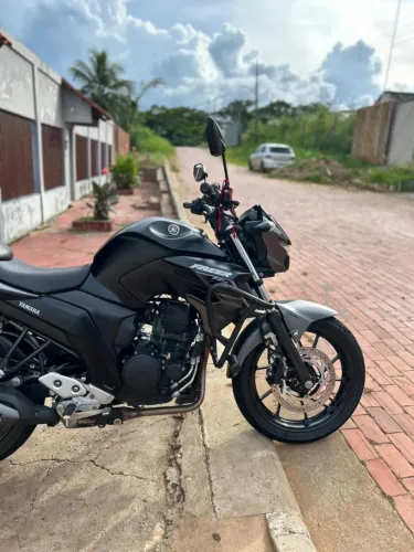 Yamaha FZ25 2022/2023 - 19 Mil Km - Conservada