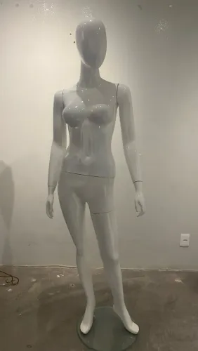 Manequim feminino de fibra