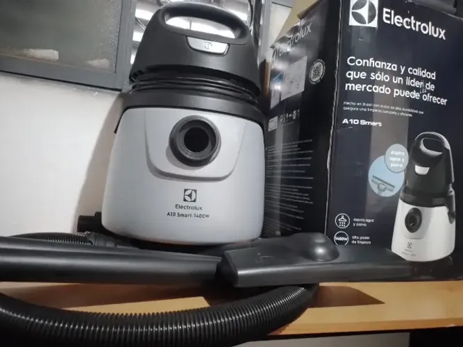 Aspirador Electrolux Pó e Água 18L 1400W Smart