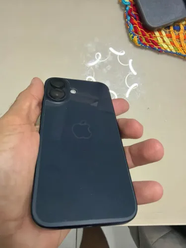 iPhone 16 - 128 gb - 1 ano de uso