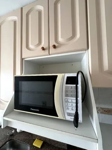  microondas PANASONIC modelo NN-ST254WRUN (25 litros)