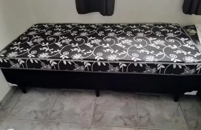 Cama e Guarda-roupa de solteiro 