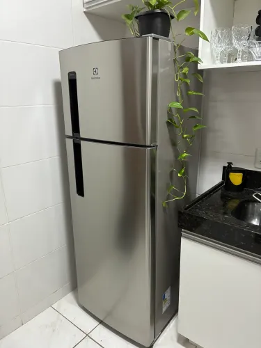 Geladeira Electrolux TF38S 320L Inox - R$ 2.000