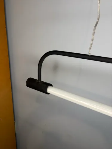 Pendente de luz linear minimalista