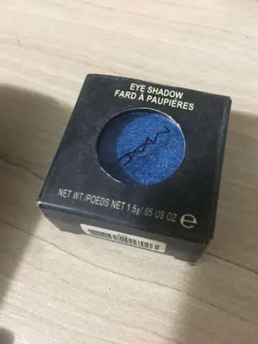 Sombra MAC metalizada azul
