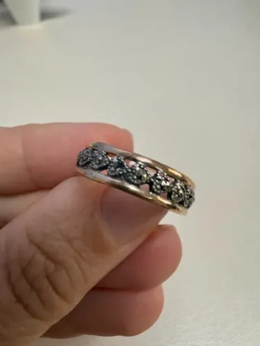 Lindíssimo anel ouro com detalhes em macassita