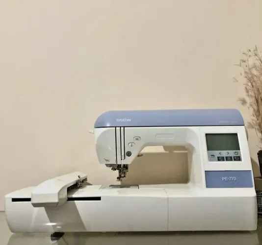 Bordadeira eletrônica PE 770