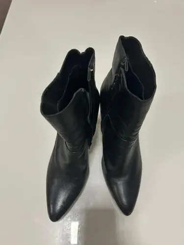 Bota feminina de Couro Tamanho 35