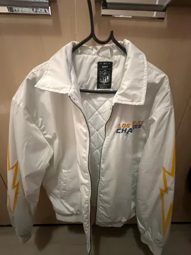 Jaqueta Bomber com Patches Los Angeles Chargers NFL. TAM M 