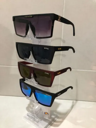 Óculos de Sol Louis Vuitton e Evoke $100