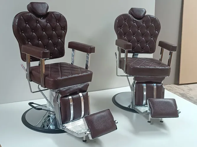 Poltrona de Barbeiro TITÃ - Luxo e Conforto