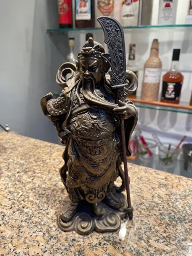 Escultura antiga Guan Yu (um famoso general chinês da época dos Três Reinos. 25 cm