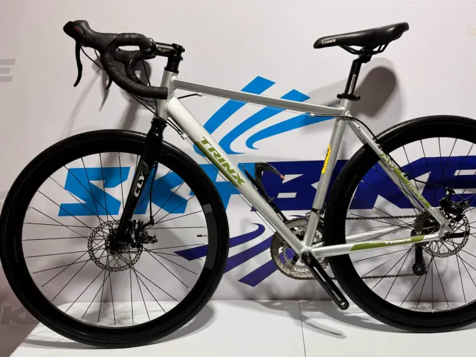 BICICLETA TRINX TEMPO 2.1 TAMANHO 50 SEMI NOVA 