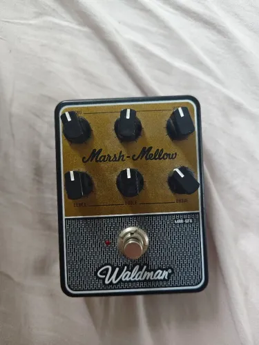 pedal de distorção overdrive para guitarra Waldman Marsh-Mellow MAR-6FX. 