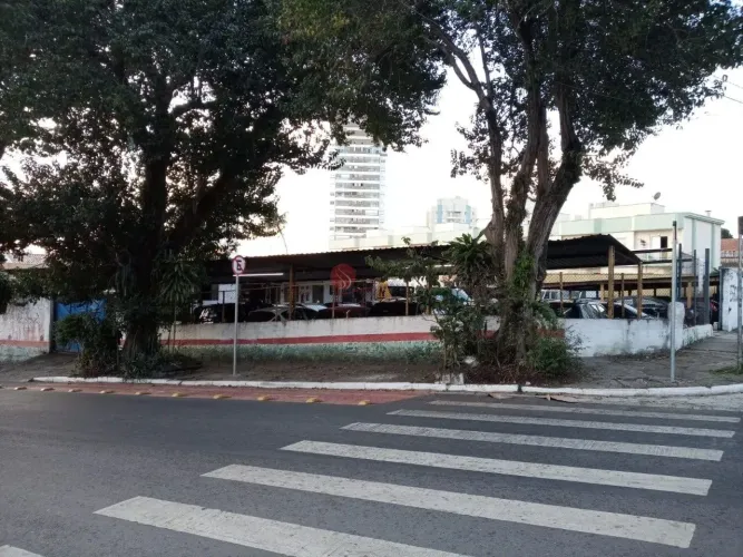 Terreno de esquina na Vila Matilde a 500 metros do Metrô.