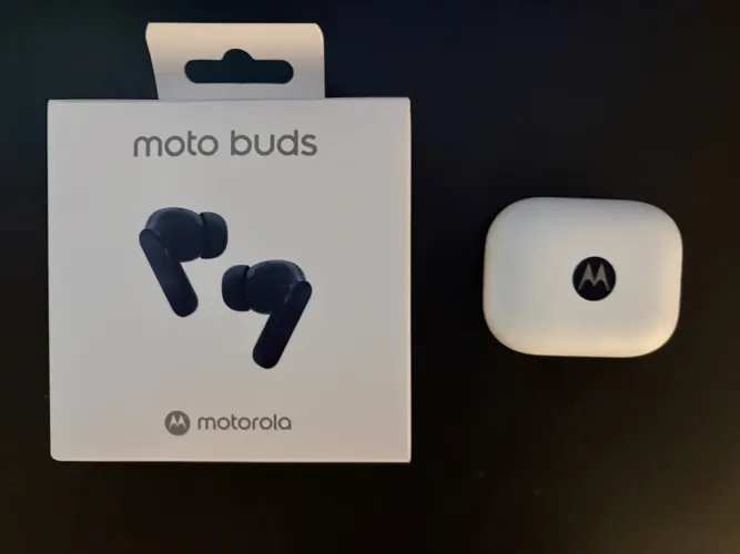 Moto buds
