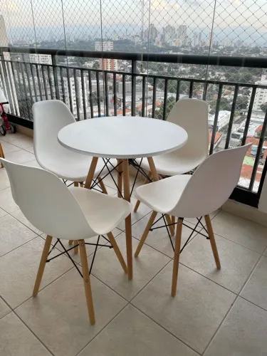 Conjunto Mesa de Jantar Eiffel 90cm e 4 Cadeiras brancas - Excelente estado!