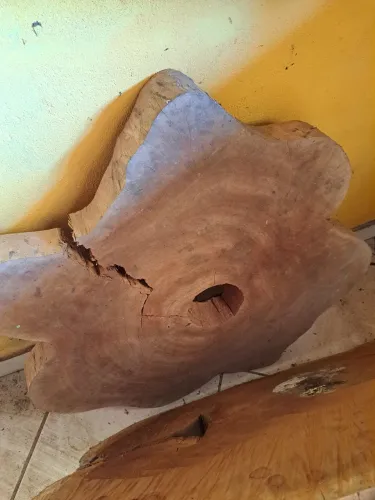 Tábua de madeira rústica para área externa