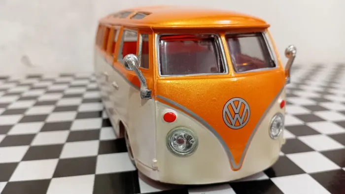 Miniatura Volkswagen Van Samba Vbugz Allstars 1:25