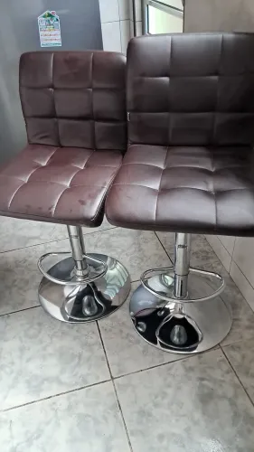 Banquetas Giratórias em Couro