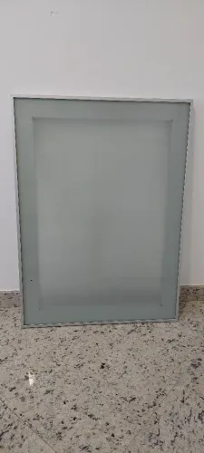 Portas em vidro com perfil em alumínio
