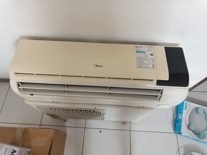Ar condicionado Midea usado 