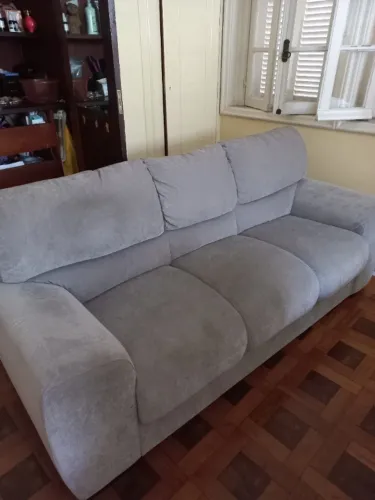 sofá de 3 lugares cinza perfeito - pouco uso