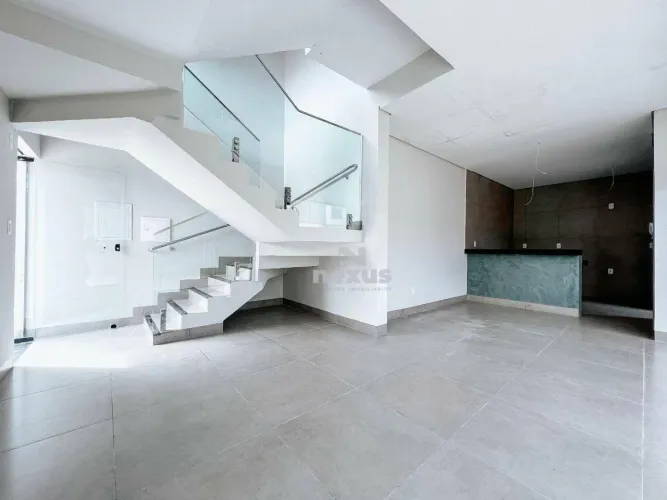 Sobrado à venda, 138 m² por R$ 600.000,00 - Vida Nova - Uberlândia/MG