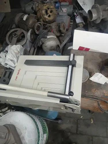 Guilhotina  manual  30 cm boca 