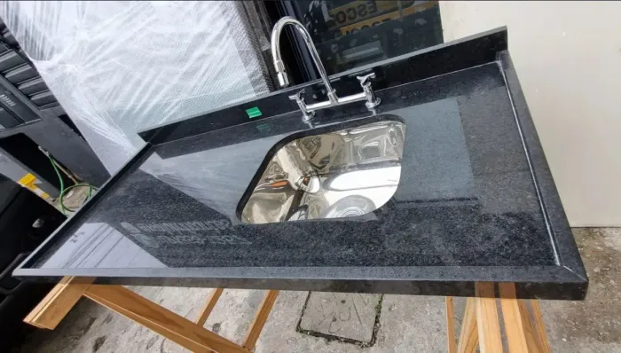 Pia de cozinha pedra São Gabriel com Cuba de aço inox