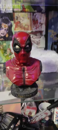 Deadpool busto decorativo em resina