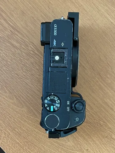 SONY A6300 + CAGE + 3 BATERIAS + 3 CARREGADORES + CARTÃO SD