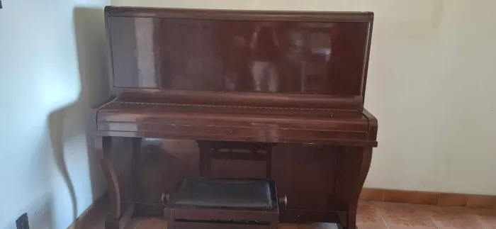 Piano Essenfelder armário, 1980, em ótimo estado, unico dono