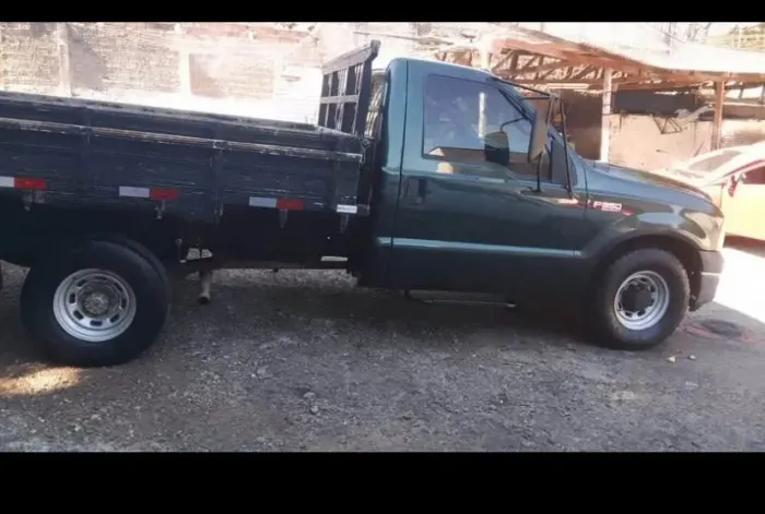 Ford f350 todo revisada bem conservada tudo original ótimo para trabalho veiculo periciada