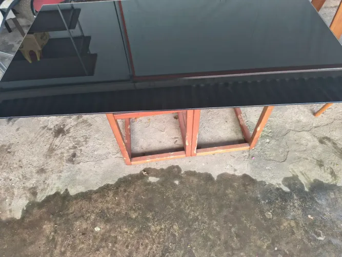 Mesa de jantar com tampo de vidro