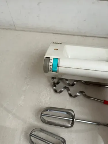 Batedeira manual portátil