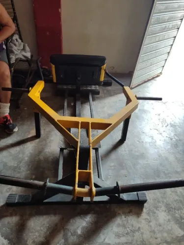 Agachamento Sissy com avanço 