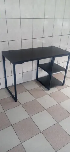 mesa com prateleiras industrial