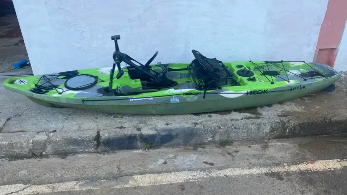 Caiaque Hook com pedal