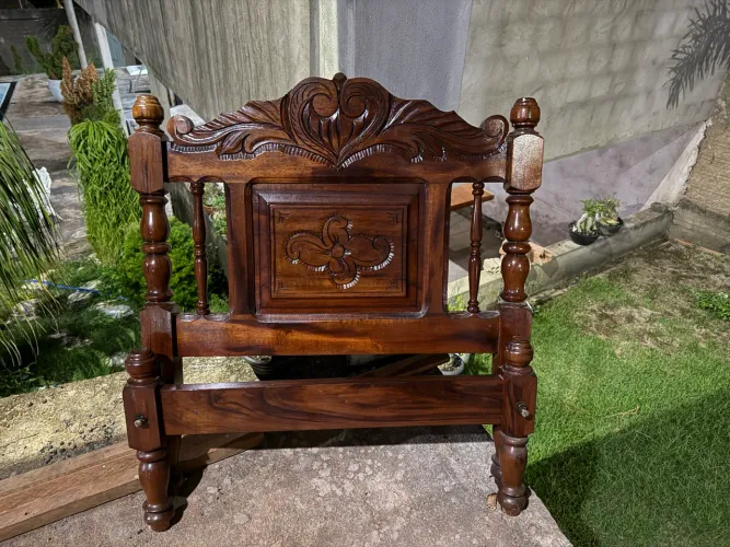 Cama de madeira solteiro
