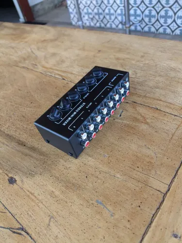Mini Mixer de Áudio Passivo CX600 - 6 canais / 2 Saídas