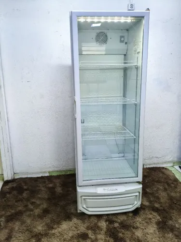 Expositor para Tortas e Refrigerantes - Semi Novo 