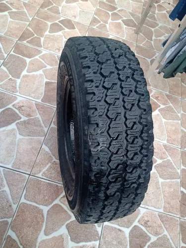 Pneu aro 15 semi novo recalchutado