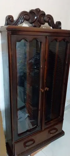 ARMÁRIO PARA CDs EM MADEIRA