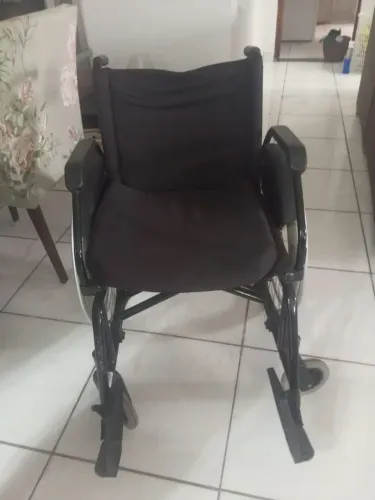 Cadeira de rodas e maca