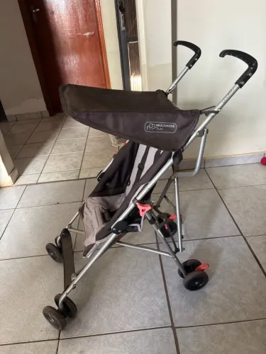 Oportunidade! Carrinho de passeio para bebê. 