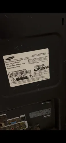 Televisão Samsung retirada de peças 